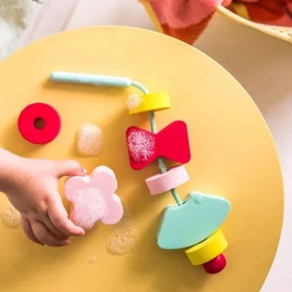 Perles de bain à enfiler Beedi Formes (18m+)